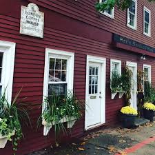 Some Say Red S Serves The Best Breakfast Around Their Pancakes Are As Big As Your Head And The Grill Has A Con Salem Restaurants New England States Salem Mass