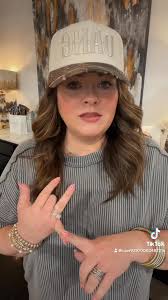 Happy FRIYAY!💋🦋✨☀️