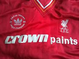 Liverpool fc swapped our standard chartered logo on the front of their shirts for our 'futuremakers by standard chartered' logo during their match against leicester city on 22 november. Liverpool Home Fussball Trikots 1985 1986 Sponsored By Crown Paints
