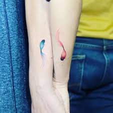 1001 Ideen Und Inspirationen Fur Geschwister Tattoo Motive Kleines Tattoo Schwester Tattoos Freundin Tattoos