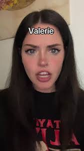 Valerie Davidson's Instagram, Twitter & Facebook