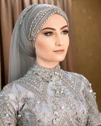 Gri Islemeli Tesettur Nisan Basi 2021 Gelin Fotograflari Gelinler Gelin