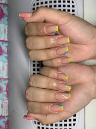 Porque no todas las empresas y negocios son igual, en unas acrilicas de colores tendrá una atención seria y especializada. Unas Acrilicas Color Almendra Mary S Nails Make Up Facebook