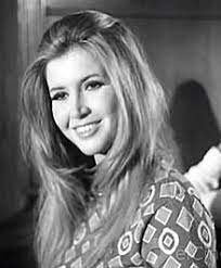 وأكد ميرفت أمين، أن دموع المرأة هي أخطر سلاح تمتلكه. Mervat Amin Wikipedia