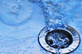 Abfluss Verstopft Diese Hausmittel Helfen Hausmittel Gegen Fruchtfliegen Abfluss Haushalts Tipps