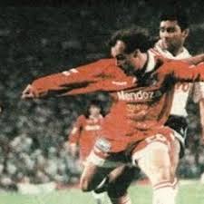En river participó en 112 partidos oficiales y marcó 6 goles. Los Miticos Antecedentes Coperos Entre River Y Argentinos