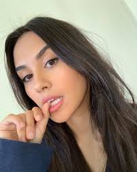 Caryn Marjorie - Free pics, galleries & more at Babepedia