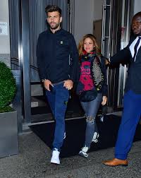 Though shakira and gerard often refer to each other as husband and wife, they're technically not married, and they don't plan on changing that anytime soon. Shakira With Her Husband For Late Night Dinner In Ny 08 Gotceleb