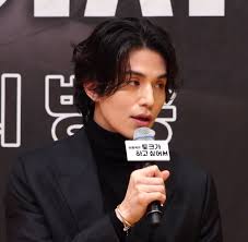 For me when someone come out with a theory about queen had affair with archer that have same face with the king. Lee Dong Wook Wikipedia