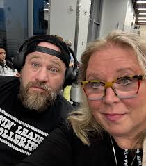 Last few weeks have been a whirlwind 💞 Greatful for all of these awesome  humans! Grateful for my path forward. Happy June! 🤘🏼💜