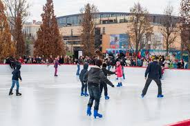 Haideti împreună la o zi de shopping, la iasi. Acces Gratuit Pentru Copii Elevi Si StudenÅ£i La Patinoarul Artificial Din Deva Ultimele Stiri Online