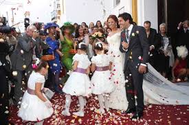 Pastora soler was born on september pastora soler was born on september 28, 1978 in coria del río, seville, andalucía, spain as pilar. Asi Fue La Boda De Pastora Soler Y Francis Vinolo En Coria Del Rio Foto 1