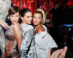 The two were recently spotted together in new york rocking two very different — but equally cool — approaches to early winter fashion. Bella Hadid Kendall Jenner And Hailey Baldwin Costume Change See How Stars Let Loose After The Met Gala Popsugar Celebrity Photo 13