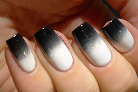 Black And White Ombre Nails With Glitter Pin By Elisa M On Korom Black And White Nail Designs White Nails Black Nail Designs