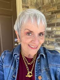 I've never had hair this short and I love it 🥰