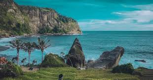 Tapi ada satu hal yang terlewatkan pacitan punya monumen sejarah jendral sudirman yang terletak di desa pakis baru, kecamatan nawangan. Harga Tiket Masuk Pantai Pangasan Terbaru Di Pacitan Jawa Timur Wisatainfo