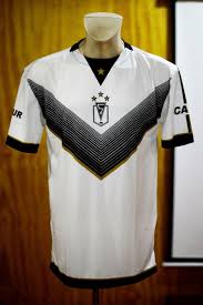 #orgullobohemio ⬇️ nuestras redes ⬇️ linktr.ee/santiagomorning. Santiago Morning Pa Twitter Camiseta Conmemorativa Por Nuestros 115 Anos Arribasantiagomorning