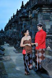 Foto prewed dengan tema adat masih jadi. 27 Foto Prewedding Jawa Kuno Klasik Lucu Elegan Di Candi Plaosan Prewed Jogja Hashya Reza Fotografer Klasik Candi