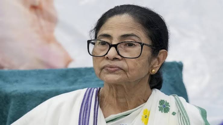 Mamata Banerjee moves Supreme Court against EC freeze on Trinamool name and symbol