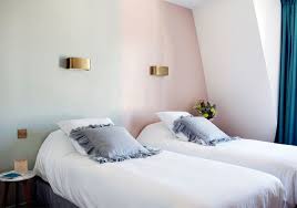 It makes so beautiful color combination inspired from this image. Deco Chambre Creer Une Tete De Lit En Peinture Originale Cote Maison