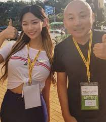 스트리머 빛베리 남편, 실시간 방송 중 '이혼' 언급하며 소동···경찰까지 출동 빛베리의 남편이 생방송 도중 이혼을 언급하며 소동을 벌여 경찰관이 출동하는 일이 벌어졌다. íŠ¸ìœ„ì¹˜tv Bj ë² ë¦¬ ë¹›ë² ë¦¬ ì‹ ê³¼í•¨ê»˜2 ì›ìž' ìž'ê°€ ì£¼í˜¸ë¯¼ê³¼ í•¨ê»˜ ìž'ê°€ë‹˜ê³¼ í•œì»· ì´ì˜ˆì§€ ê¸°ìž í†±ìŠ¤íƒ€ë‰´ìŠ¤