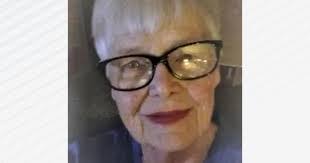 Nola Lyons's Instagram, Twitter & Facebook