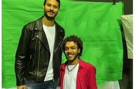 قال خالد البرماوى، المتخصص فى الإعلام الرقمى، إن الفنانة فاطمة كشرى تصدرت التريند فى الايام القليلة الماضية. ÙˆÙŠØ¬Ø² Ø³Ø§Ø®Ø±Ø§ Ù…Ù† ØµÙˆØ±ØªÙ‡ Ù…Ø¹ Ø­Ø§Ø±Ø³ Ø§Ù„Ø£Ù‡Ù„ÙŠ Ø¹Ù„Ù‰ ÙÙƒØ±Ø© Ø§Ù„Ø´Ù†Ø§ÙˆÙŠ Ù…Ø´ Ø·ÙˆÙŠÙ„
