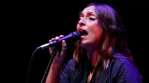 Javiera Parra tributa a Fernando Ubiergo con moderna y sorprendente versión  de "Un café para Platón" — Rock&Pop