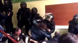 La plataforma 'primàries catalunya', que sigue defendiendo la vía unilateral para lograr la independencia, vota concurrir a los comicios al parlament. Referendum Del 1 De Octubre En Imagenes Entre La Violencia Y El Desafio Los Catalanes Se Movilizaron Para Votar Bbc News Mundo