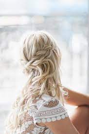 Beach Babe Our 4 Favourite Beach Wedding Hairstyles Beach Wedding Hair Wedding Hairstyles For Women Wedding Hairstyles