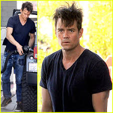 The bed head hair style emerged in the late 1990s and its popularity grew rapidly amongst urban hipsters and people cursed with chronically defiant hair. Josh Duhamel Has Messy Bed Head Hair For Lazy Weekend Day Josh Duhamel Just Jared