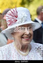 Queen Elizabeth II chats to guests at the ITV 50th Anniversary celebration,  including Nicholas Parsons, Lynda Bellingham and Harry Hill at the  Guildhall, London Stock Photo