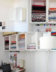 Ikea Hack Caja De Plastico Slugis En La Pared X4duros Com Cajas Ikea Cajas De Plastico Sala De Almacenamiento Artesanal