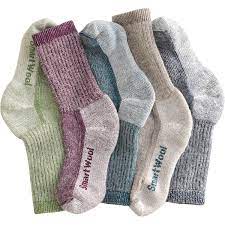 With Women S Smartwool Hiking Socks There S No Itching No Scratching Your Feet Don T Sweat They Don T Sti Hiking Outfit Hiking Women Smartwool Hiking Socks