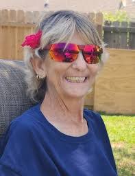 Sandra Fort's Instagram, Twitter & Facebook