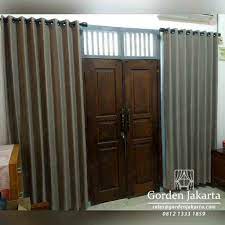 Agar bisa menyatu dengan konsep yang kita pasangkan gunakanlah tirai dengan warna natural seperti warna putih atau warna coklat, sehingga bisa menghadirkan konsep yang rapi dan bersih. Tirai Jendela Pintu Semi Blackout Ranco Indah Tanjung Barat Gorden Jakarta