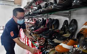 The slippers have insulating properties, making them nice and toasty for cold evenings, whilst the men's. Cheras Shoemaker Carries On Tradition Of Custom Made Shoes Free Malaysia Today Fmt