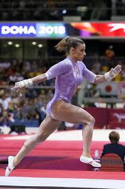 Com total de 57,399 pontos, rebeca se garantiu na final da prova individual geral e. Rebeca Andrade Faz Grande Apresentacao No Primeiro Dia Da Copa Do Mundo De Cottbus