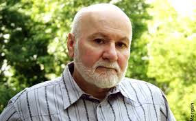 Robin Treat's Instagram, Twitter & Facebook