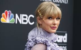 تايلور سويفت تعيد تسجيل إحدى أغنياتها.. تحمل قصة حب بين الشيطان وفتاة وتثير  التكهنات حول خطوبتها