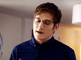 He is an actor and writer, known for eighth grade (2018), the big sick (2017) and promising young woman (2020). Natchioz Bo Burnham As Ryan Cooper In Promising