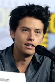 Ко́ул ми́тчелл спра́ус — американский актёр. Cole Sprouse Wikipedia