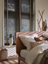 Almost all blinds for doors will need to be installed as an outside mount. Using A Textured Woven Tape On A Glossy Black Blind Lends It Some Eastern Sleek Glamour But Stops The Design Houten Jaloezieen Jaloezieen Woonkamer Jaloezieen