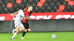 Süper lig ekiplerinden gaziantep fk'nin başkanı mehmet büyükekşi, teknik direktör marius sumudica'nın türk vatandaşı olabilmesi için gerekli. 1 1 Umkampftes Spiel Zwischen Gaziantep Fk Und Trabzonspor Endet Remis