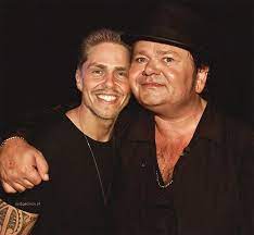 Discover all andré hazes's music connections, watch videos, listen to music, discuss and download. Andre Hazes Reageert Geemotioneerd Op Beeldmanipulatie Vader En Zoon Show Ad Nl