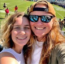 Savannah Meeks's Instagram, Twitter & Facebook