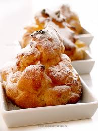 Fiecare gospodina se mandrea cu reteta ei si de obicei faceau si choux si eclere. Choux A La Creme Bucatar Maniac Blog Culinar Cu Retete