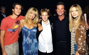 Kate garry hudson (born april 19, 1979) is an american actress, author, and fashion entrepreneur. Family Is Everything For The Hawn Russell Clan The Offspring Of Goldie And Kurt Appreciate Their Long Standi Goldie Hawn Goldie Hawn Kurt Russell Kurt Russell