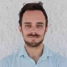 Vivien Bernardo H., İngilizce ve Fransızca öğretmeni