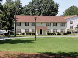 Country Squire Atlanta Apartments Atlanta Ga 30331 Not For Everyone Atlanta Apartments House Styles Apartment
